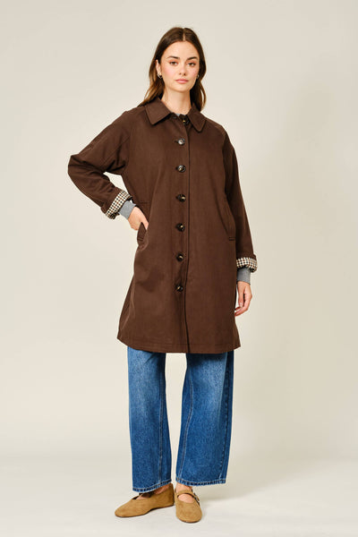 CHECKED INSIDE MIDI TRENCH COAT: BROWN
