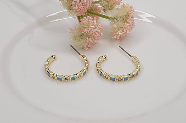 DECO HOOP EARRINGS.: White