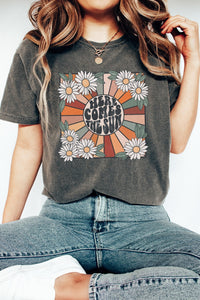 Bring the sunshine wherever you go with this vintage-style graphic tee! The aged black fabric features a fun daisy and rainbow print – perfect for a super rad summer look! So grab this tee and get ready to rock those shades and brighten up the world!