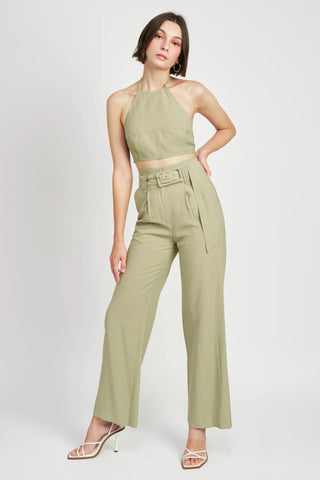 These high waisted pleated pants are like a love story that we'll never get sick of! The timeless design will have you grabbing for them season after season. The belt detail adds that extra touch that we all love!   -92% Rayon 8% Polyester -High Waist Pleated Pants -Hand wash -Model is 5'9 and wearing a size small