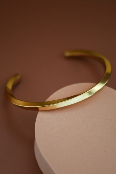 Twist Gold Bangle