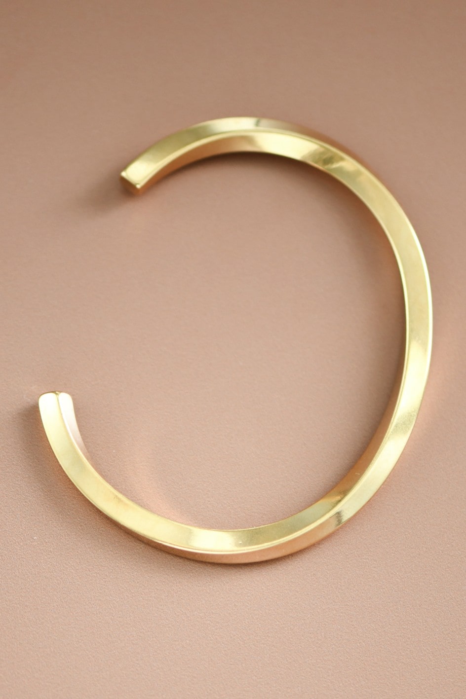 Twist Gold Bangle