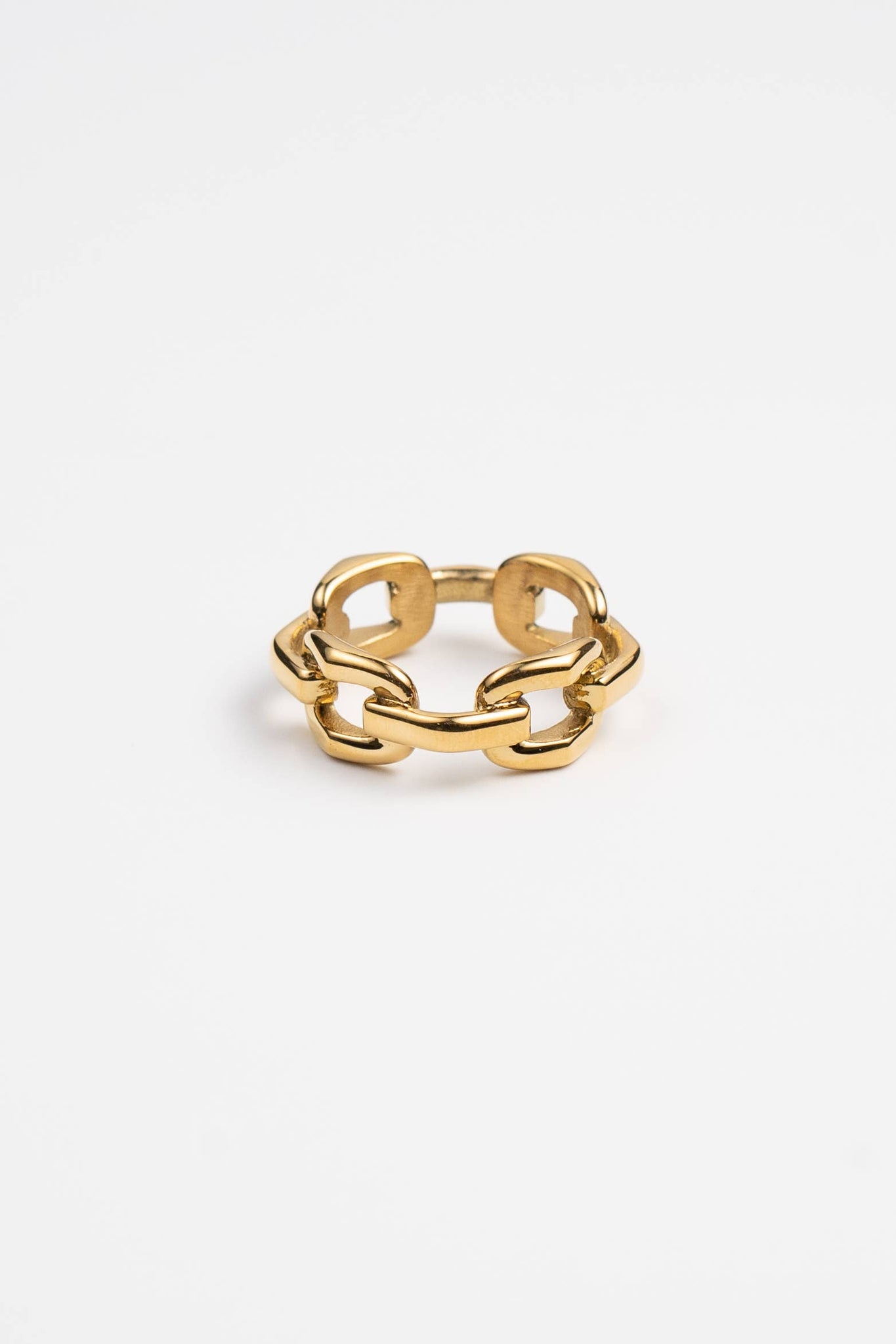 PRODUCT DETAILS Water Resistant 💧METAL: 18K gold over stainless steel. Hypoallergenic DESIGNER NOTE: This bold, modern ring is the perfect addition to any outfit. Designed like a chain, it will forever be a classic. STYLE TIP: Stack this ring with your faves!