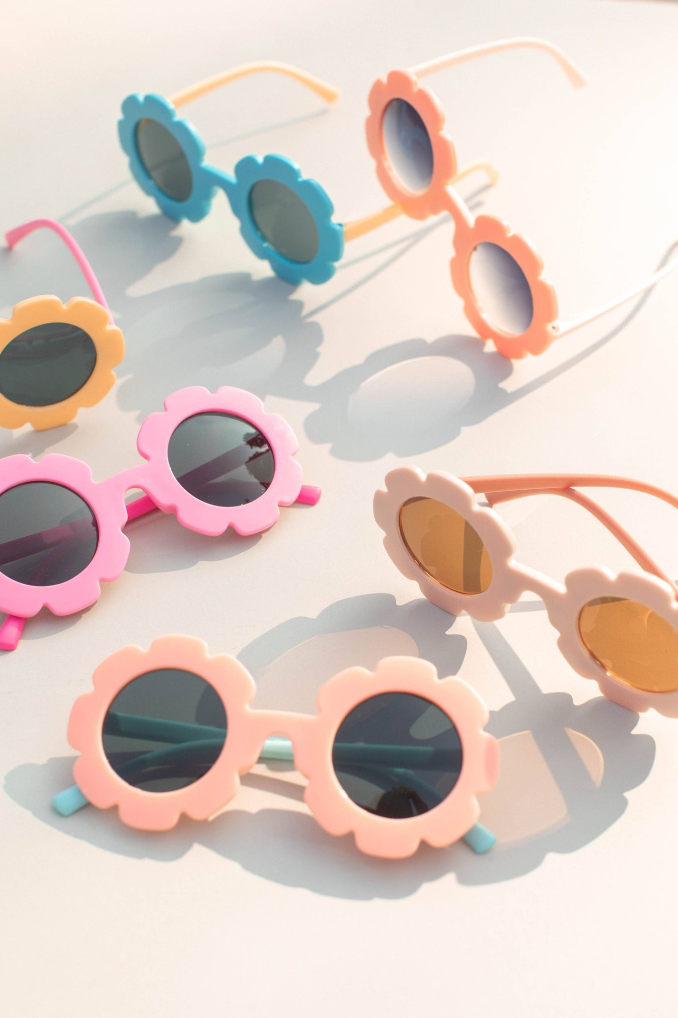 Space 46 Wholesale - Kids Toddler 2-tone Flower Sunglasses