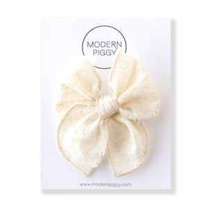 Powder Eyelet | Petite Party Bow: Alligator Clip