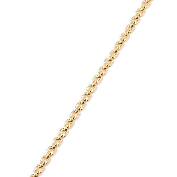 This beautiful squared chain gold necklace is made of beautiful, delicate chain links crafted from high quality materials, giving it a subtle yet elegant shine. The squared design of the chain adds a unique touch to the necklace, and its adjustable length makes it suitable for many different necklines. It's the perfect layering piece!