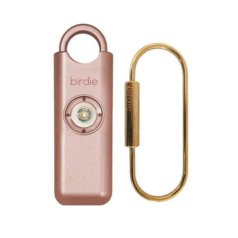 To help deter an attack, activate the LOUD 130db siren and flashing strobe-light. Birdie comes with a solid brass keychain to transition with you from day to night––around town, on the trails, across campus, and out at night. #listentoyourgut#chirploudly * FEATURES ✔️ 130db siren and flashing strobe-light ✔️ Solid brass keychain ✔️ On/Off switch